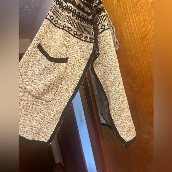 Hooded Boho Poncho - Picture 9 of 10